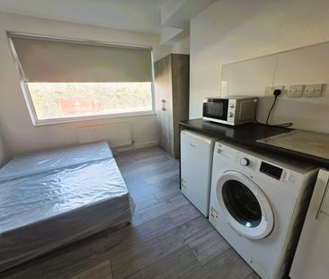 Room in a Shared House, North Circular Road, NW2 - Photo 5