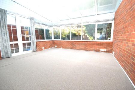 4 bedroom semi-detached house to rent - Photo 5