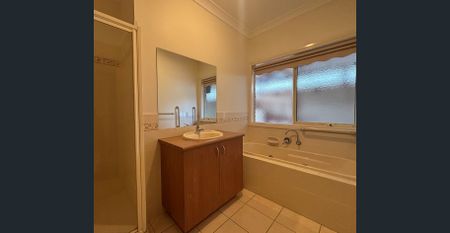 Charming Cottage Living in Caroline Springs - Photo 2