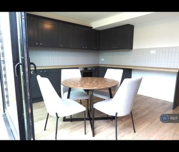4 bedroom terraced house to rent - Photo 4