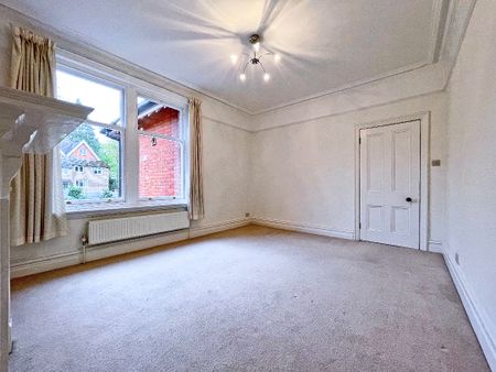 Upper Gordon Road, Camberley, Surrey, GU15 - Photo 2