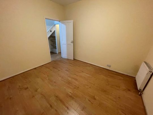 3 Bed Terraced House, Oakleigh Road South, N11 - Photo 1