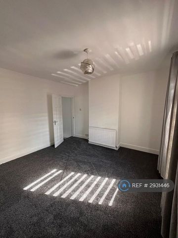 3 bedroom end of terrace house to rent - Photo 3