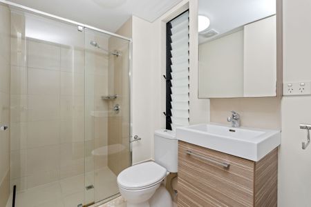 Executive City Living! - Photo 4