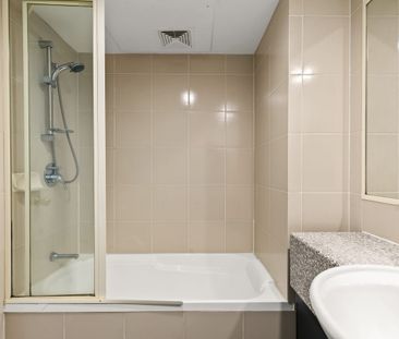 Three Bedroom Unit in the Heart of Toowong - Photo 5