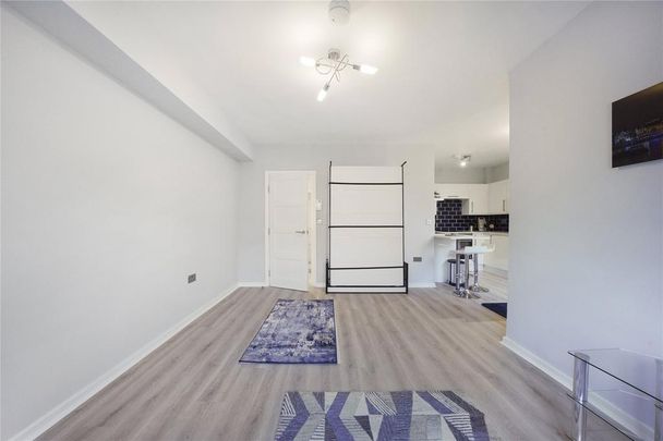 Studio to rent - Photo 1