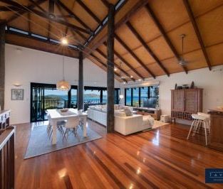 Unparalleled Whitsunday Views - Fully Furnished Villa - Photo 3