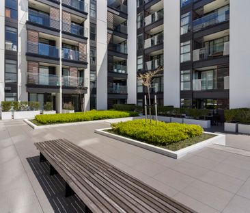 Luxury Apartment. Unbeatable Location - Photo 1