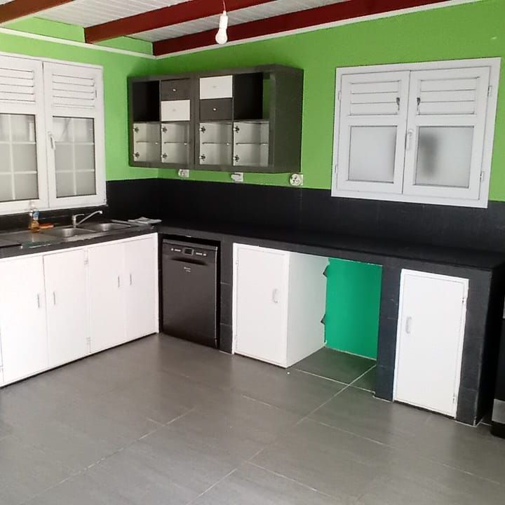 Location Maison 3 pièces 90m² STE ANNE 97180 - Photo 1