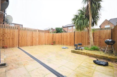 1 bedroom in a house share to rent - Photo 4