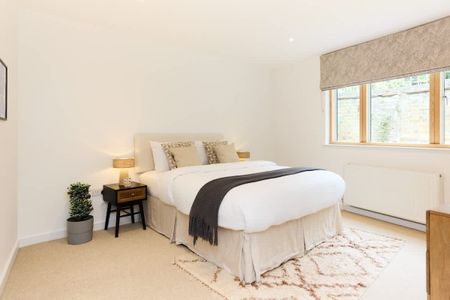 3 bedroom flat to rent - Photo 3