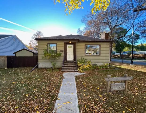 HIGHLANDS BUNGALOW FOR RENT, $1895 MONTHLY (UTILITIES NOT INCLUDED) | 11244 69 Street Northwest, Edmonton - Photo 1