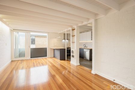 2 STOREY APARTMENT IN PRIME LOCATION - Photo 5