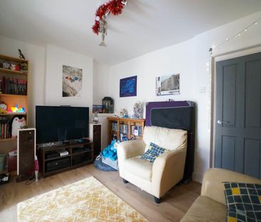 320 Caernarfon Road - Photo 1