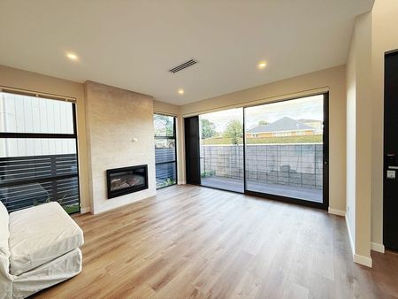 Stunning Epsom New Build 4BR Home - Photo 3