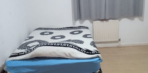 Room in a Shared Flat, Horatio Place, E14 - Photo 2
