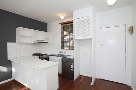 13/5 Fulton Street, St Kilda East VIC 3183 - Photo 3