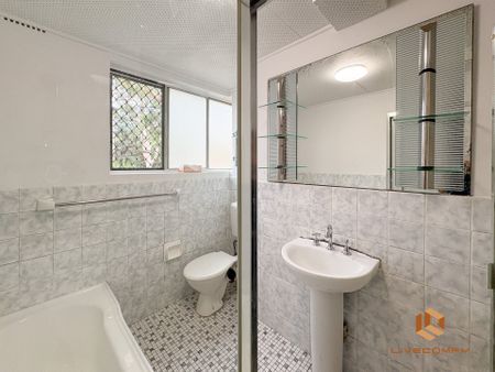 Strathfield - Photo 2