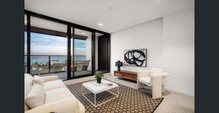 Unparalleled Luxury and Refinement with Panoramic Views - Photo 2