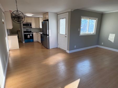 For Lease - 219 Southview Road, Barrie, Ontario - Photo 4