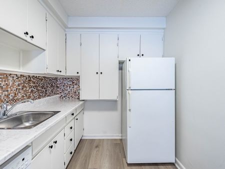 For Lease - 341 Sheppard Avenue Unit# Apt. #1, Toronto, Ontario - Photo 4