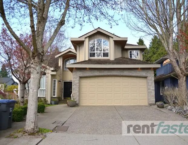 walkout basement suite 2 bedroom with den | Surrey - Photo 1