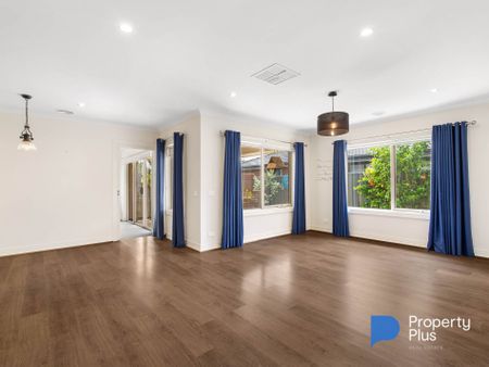 "Family Oasis" - Photo 3