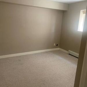 Ground level 1 bedroom Basement for Rent Surrey, Cloverdale $1450 - Photo 2