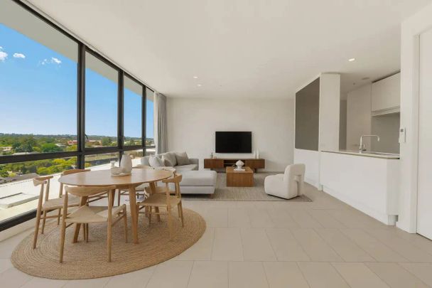 “Luxury, light & Tranquility, Renovated Apartment with Skyline Views in Prime Promenade River Location” - Photo 1