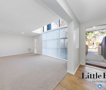 Beautiful sunlit townhouse - 6 Month Lease Only - Photo 2