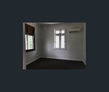 3 Bedrooms plus a room under - 2 bathrooms - 1 Acre - Photo 2