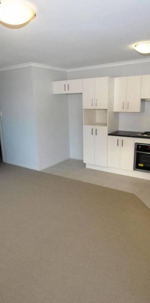 EASY LIVING - Photo 1