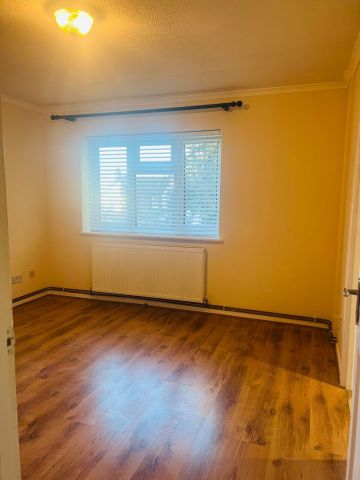 2 Bed Flat, Quilter Close, LU3 - Photo 2