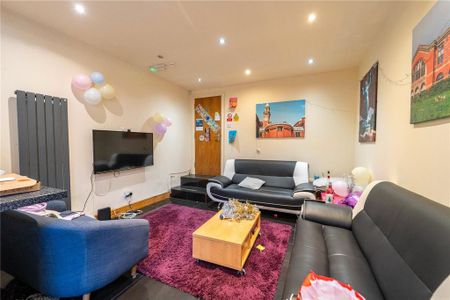 6 bedroom house to rent - Photo 2