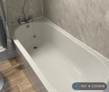 2 bedroom semi-detached house to rent - Photo 4