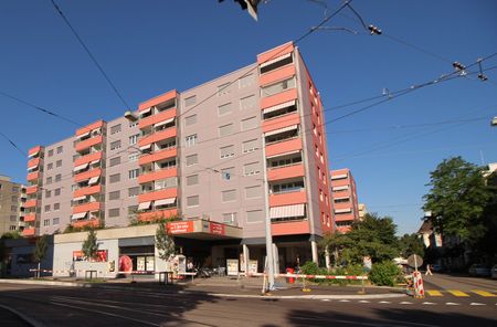 "Geräumige 4 Zimmerwohnung mit zwei Balkonen am Wiesenplatz" - Photo 2