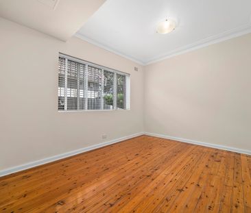 Light Filled Apartment In Quiet Convenient Location - Photo 5