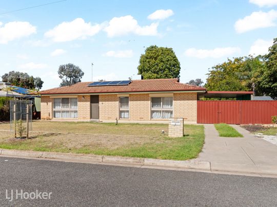 8 Hammond Avenue, Brahma Lodge SA 5109 - House For Rent | Domain - Photo 1