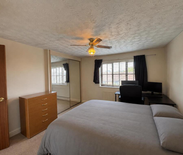 4 bedroom detached house to rent - Photo 4