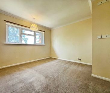 Huntingfield Way, Egham, Surrey, TW20 8DT - Photo 3