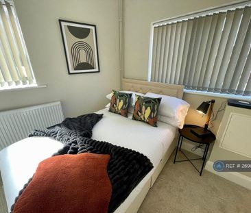 1 bedroom in a house share to rent - Photo 1