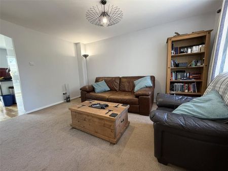 3 bedroom semi-detached house to rent - Photo 2