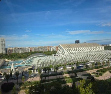 Valencia - Photo 4