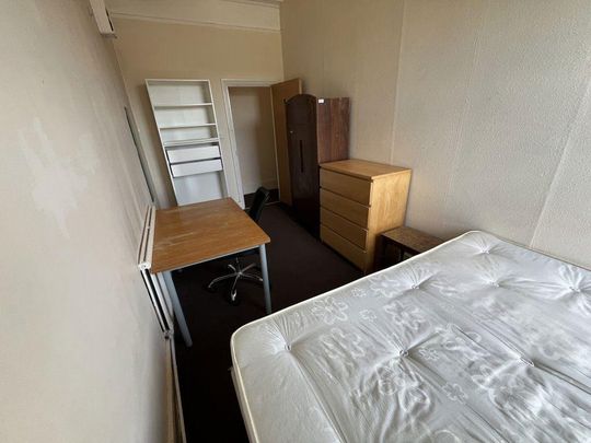 4 bedroom flat to rent - Photo 1