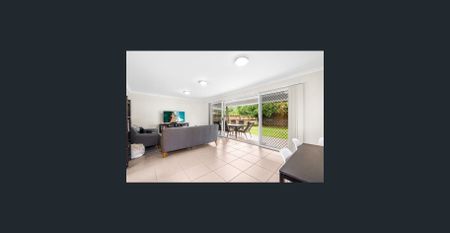 Low Maintenance 3 Bedroom Villa with Large Private Backyard - Photo 5