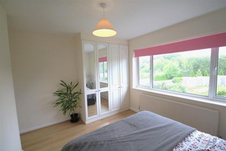 5 bedroom detached house to rent - Photo 4