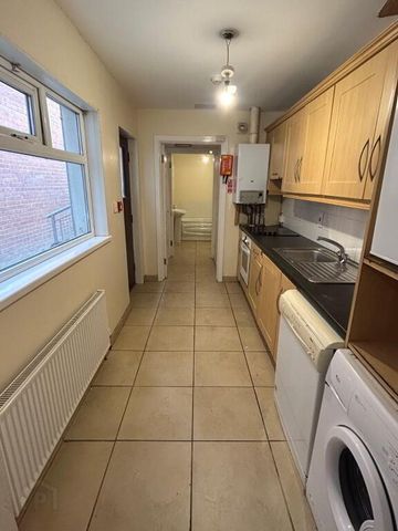 Great Apartment, 18A Magdala Street, Belfast, BT7 1PU - Photo 3