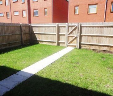 4 bedroom end of terrace house to rent - Photo 2