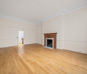 3 bedroom flat to rent - Photo 4