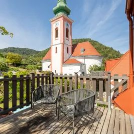 Luxus-Dachgeschoss 186,13 m² mit Terrasse, Designer-Inselküche & Spa-Bad - Weinbergblick + Poolnutzung - Voll möbliert - Photo 1